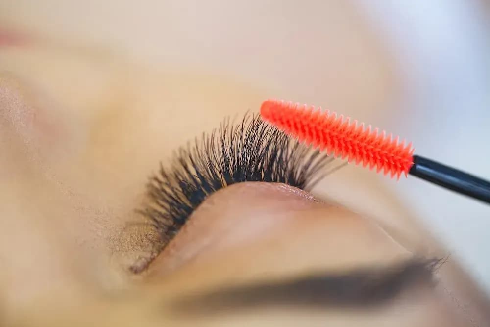 Jak czyścić sztuczne rzęsy? Poradnik krok po kroku