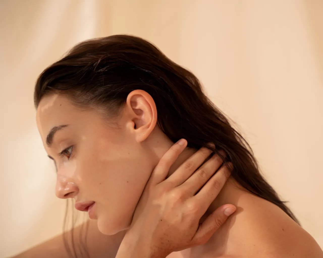 Jak poprawić koloryt cery? Skuteczne metody, składniki i zabiegi