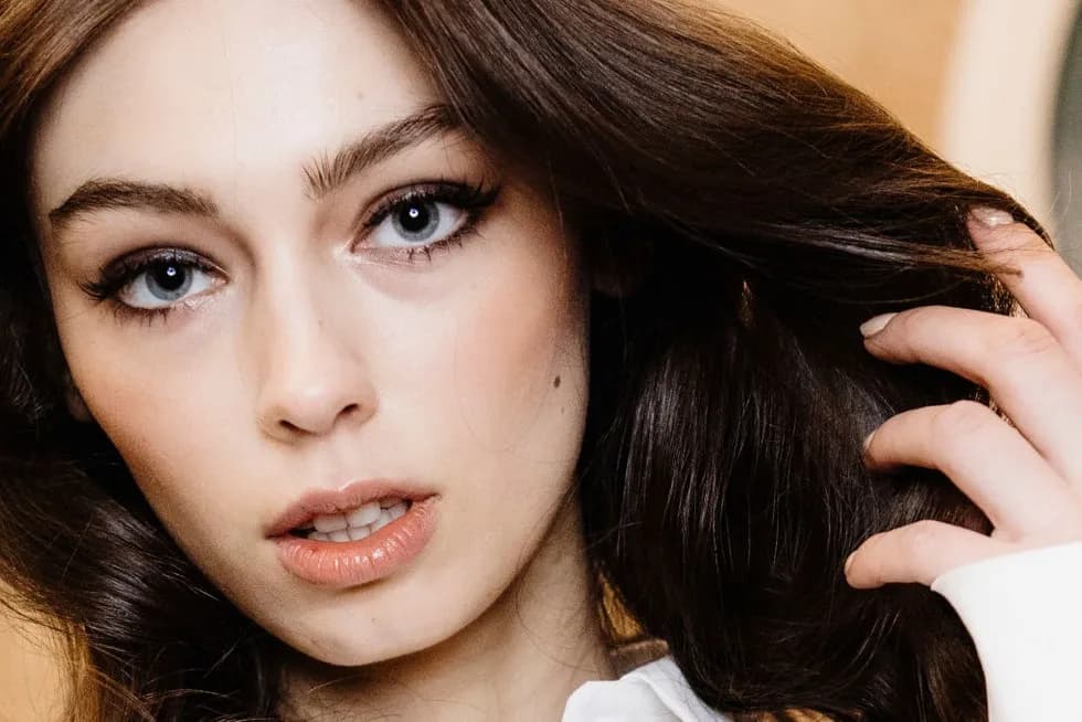 Czy rzęsy odrastają? Cykl życia i sposoby na regenerację